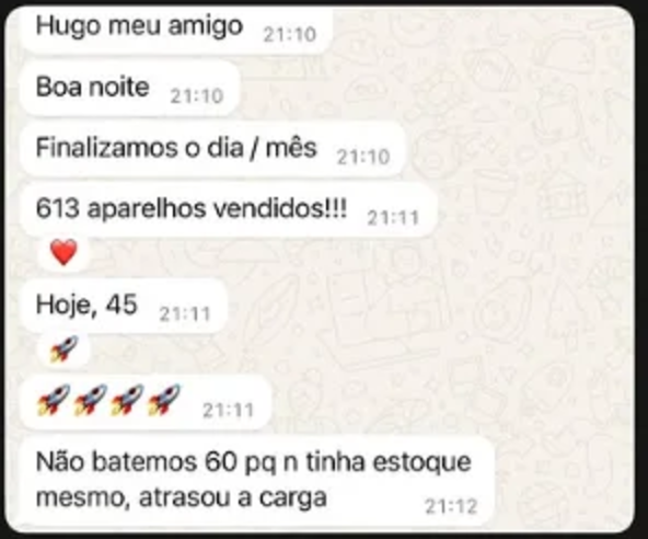 Conversa no WhatsApp em que o cliente comemora 613 aparelhos vendidos no mês